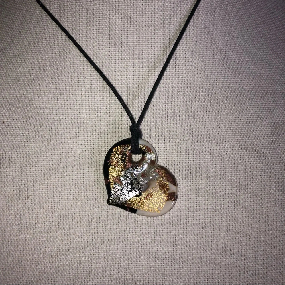 Murano Glass Heart Black & White with Gold, Silver, and Copper Crackle Glaze - Picture 4 of 12